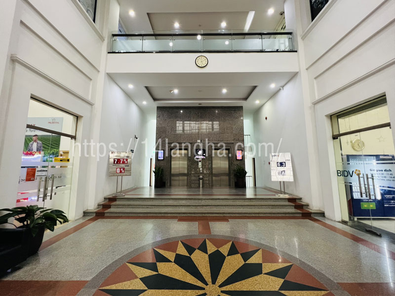 Sảnh chính tòa nhà văn phòng 14 Láng Hạ